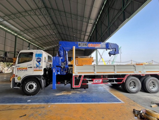 รถบรรทุกติดเครน รถบรรทุกติดเครน